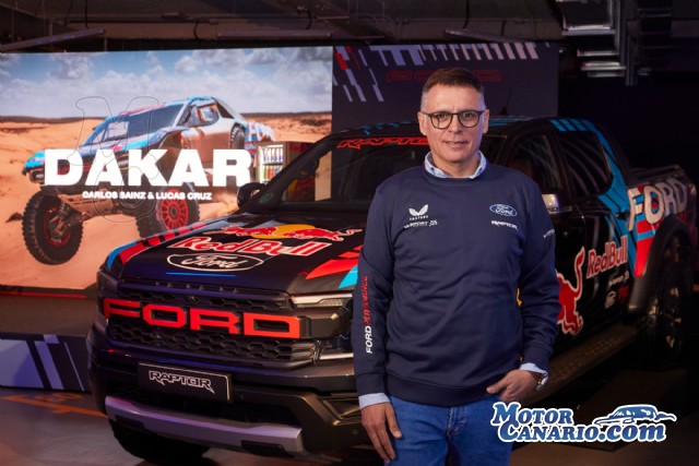 Carlos Sainz y Lucas Cruz a punto para llevar el Ford Raptor T1+ a la victoria en el Dakar.